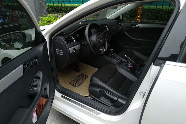 2014 VW  Sagitar   1.6L AT