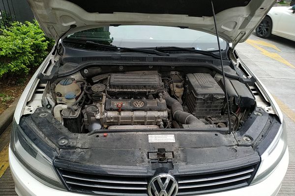 2014 VW  Sagitar   1.6L AT
