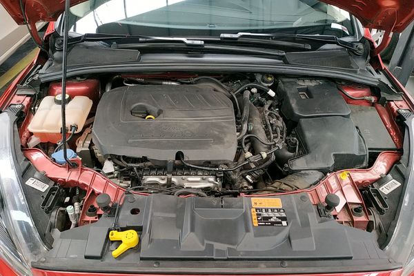 2017 Ford Focus  Hatchback EcoBoost 180 AT