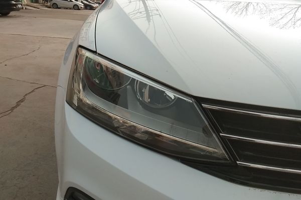 2015 VW  Sagitar  1.6L AT