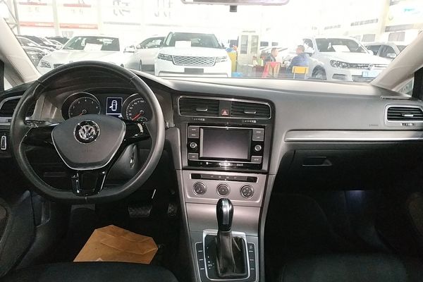 2015 VW  Golf  1.6L AT