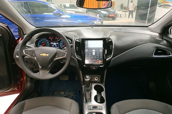2017 Chevrolet Cruze  1.5L AT