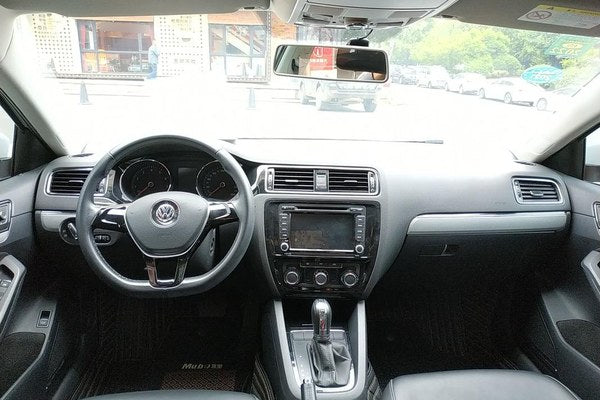 2016 VW  Sagitar  1.6L AT