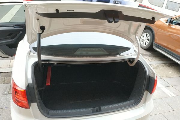 2016 VW  Sagitar  1.6L AT